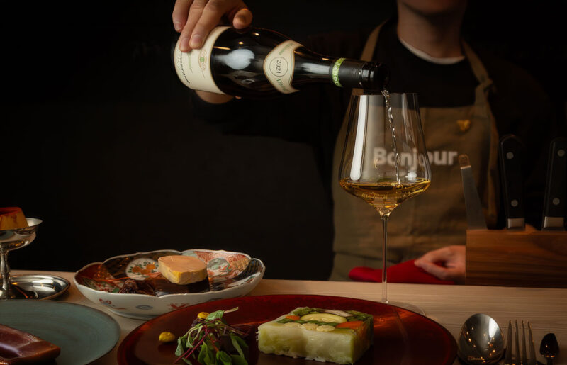 高校には行かず、料理の道へ。
18歳で単身フランスへ。
